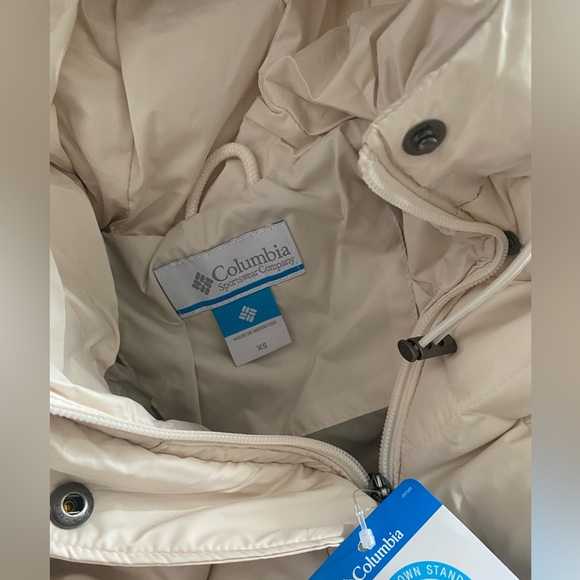 Columbia - Wome’s Icy Heights Belted Jacket - Size: Xs Color: Chalk. - Picture 5 of 8